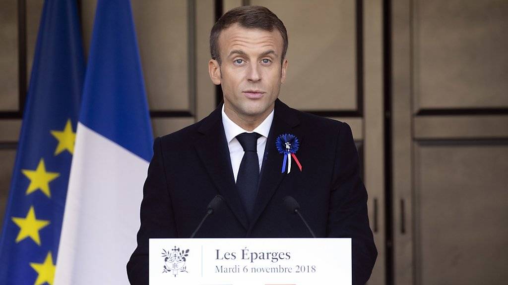 Sechs Verdächtige aus dem rechten Milieu sollen einen Anschlag auf Frankreichs Präsident Emmanuel Macron geplant haben.