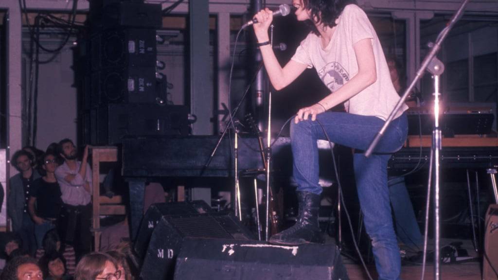 Ein ganzes Kapitel im neuen Bildband ist Fotografien des legendenumwobenen Konzerts der Patti Smith Group in der Roten Fabrik von 1976 gewidmet.