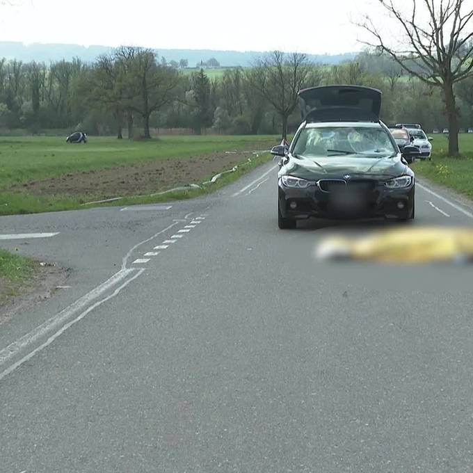 79-jähriger Velofahrer stirbt nach Kollision mit Auto noch auf Unfallstelle