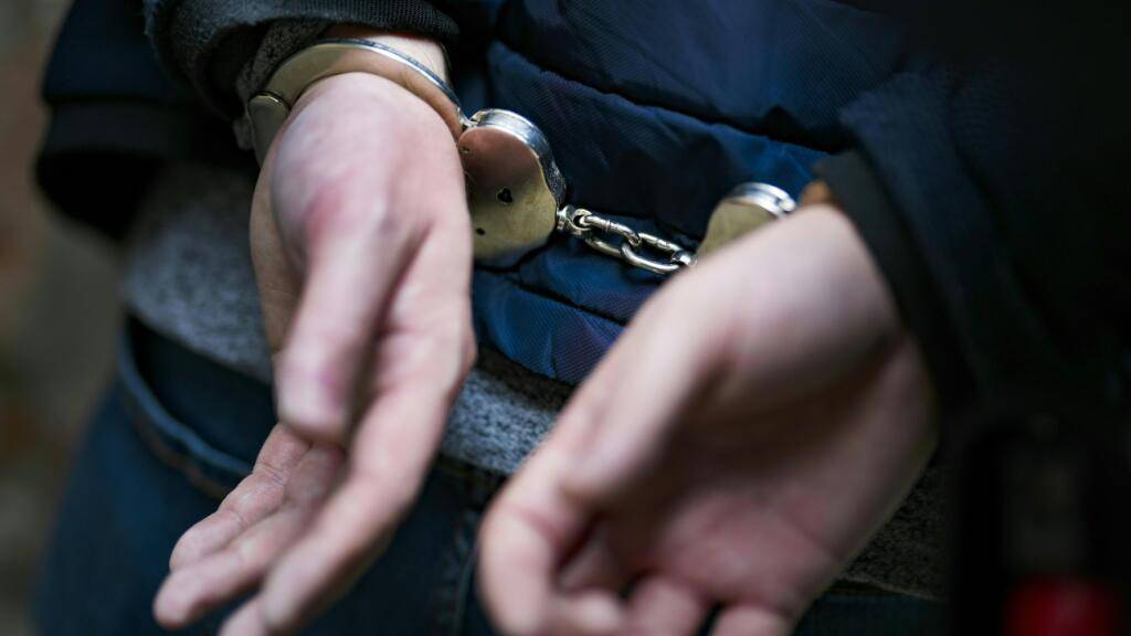 Ein 19-jähriger Schwede wurde am 1. Oktober von Zürich nach Schweden ausgeliefert haben. Der Mann soll Mitglied einer kriminellen Bande sein und von der Schweiz aus einen Mord geplant haben. (Symbolbild)