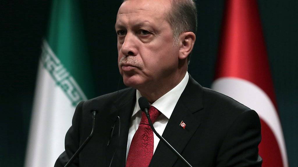 Neue Verfassung ja, aber keine islamische: Präsident Erdogan bezeichnet den Wunsch von Parlamentspräsident Kahraman als «persönliche Meinung».