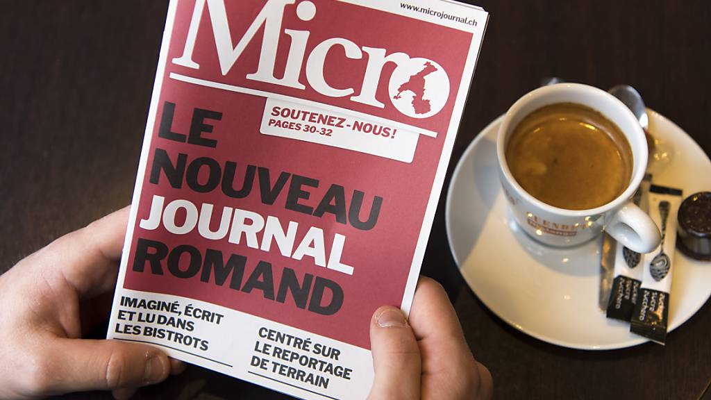 Die Zeitung «Micro», die eigens zum Teilen in Cafés, Arztpraxen und Coiffeurläden konzipiert worden war, gibt wegen der Coronavirus-Beschränkungen auf. (Archivbild)