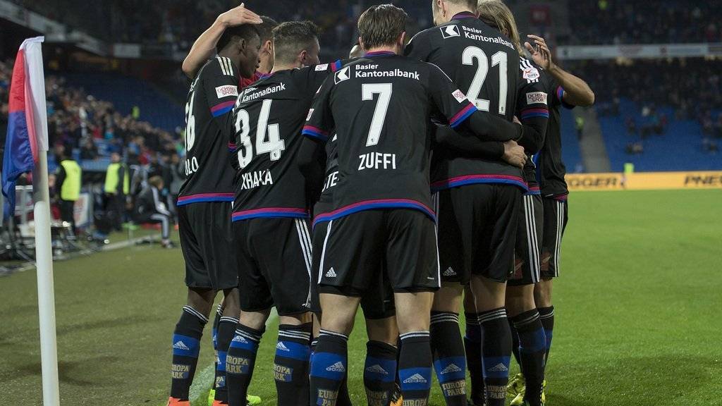 Die Basler jubeln nach ihrem 3:0 gegen Luzern am  7. Februar.
