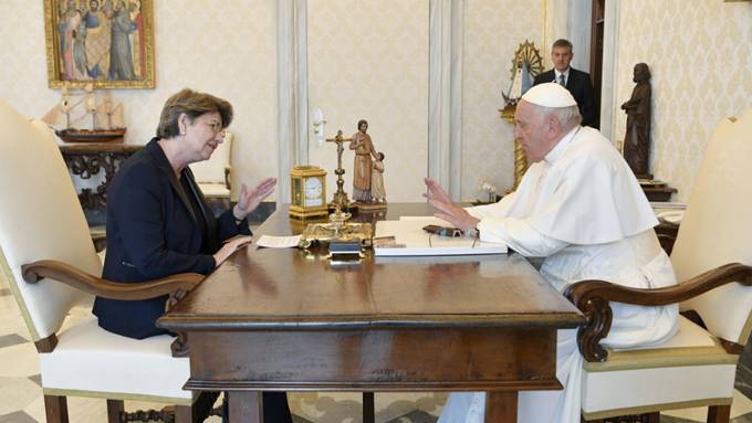 Papst Franziskus empfängt Bundesrätin Viola Amherd
