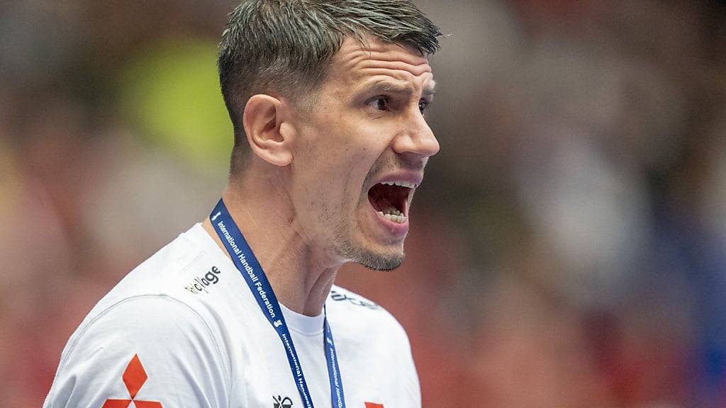 Nationaltrainer Andy Schmid ging beim der knappen Niederlage gegen Deutschland voll mit