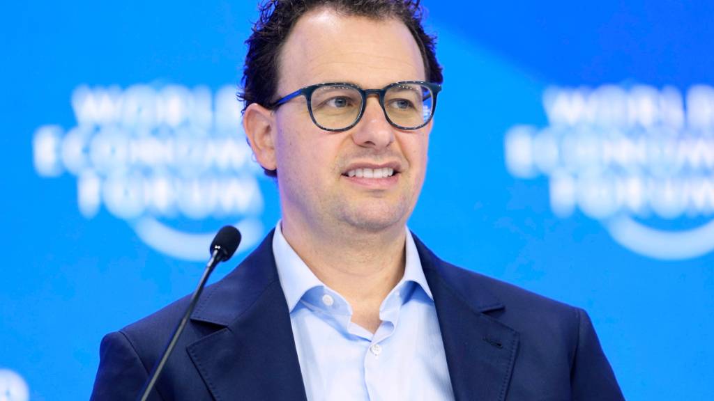 Nach dem Schock eigenständiger Hacking-Attacken durch Künstliche Intelligenz fordert der Chef des grossen KI-Labors Anthropic, Dario Amodei, die Entwicklung der Technologie zu verlangsamen. (Archivbild)
