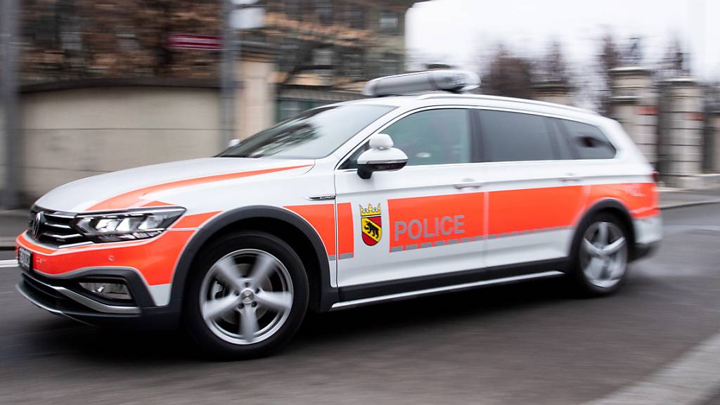 Fahrzeug der Kantonspolizei Bern im Einsatz.