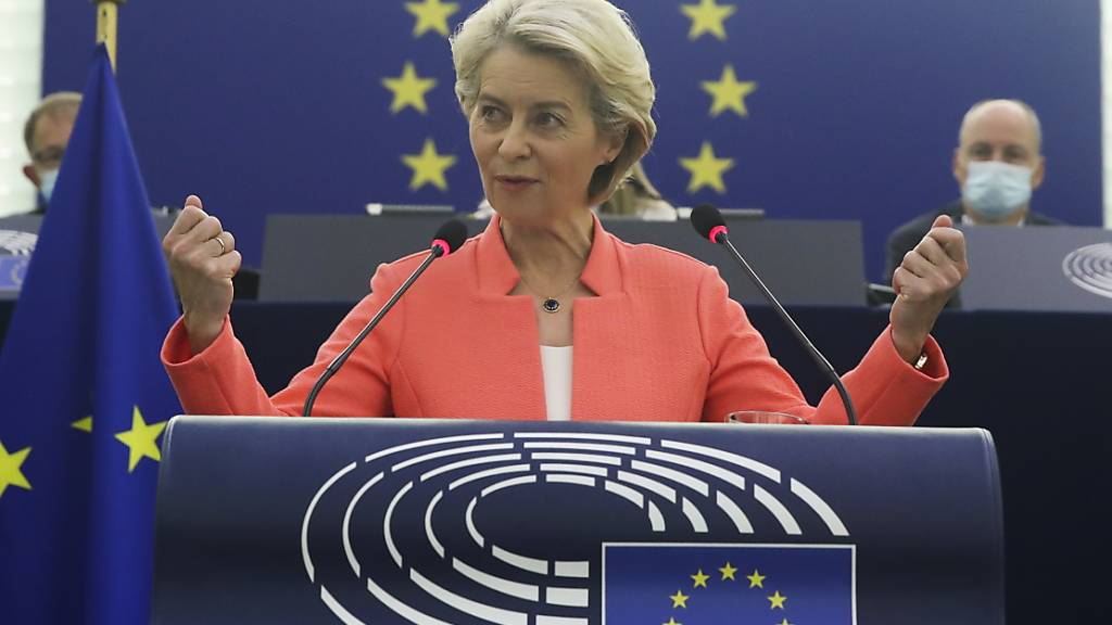 EU-Kommissionspräsidenten Ursula von der Leyen hat vor dem europäischen Parlament ein Gesetz zur Förderung der Chipindustrie angekündigt.