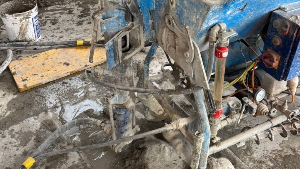 Maschine reisst Arbeiter in Bever GR zwei Finger ab