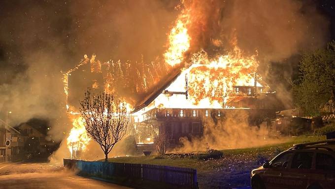 Bauernhaus in Heimberg brannte lichterloh