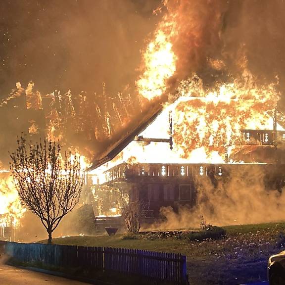 Bauernhaus in Heimberg brannte lichterloh