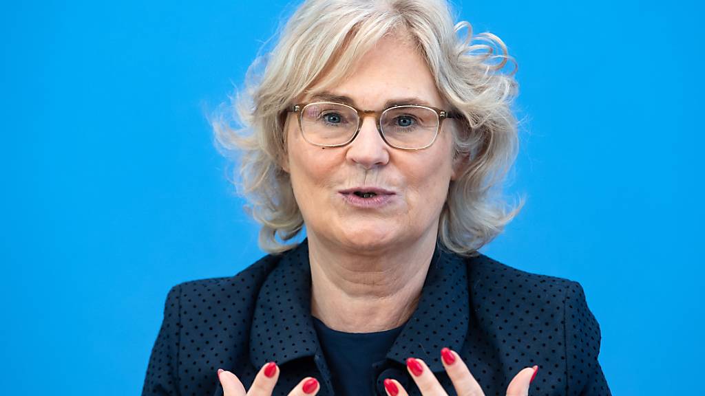 Die deutsche Justizministerin Christine Lambrecht setzt sich dafür ein, dass rechtskräftig verurteilte Mörder wieder vor Gericht gestellt werden können, wenn neue Fakten vorliegen. (Archivbild)