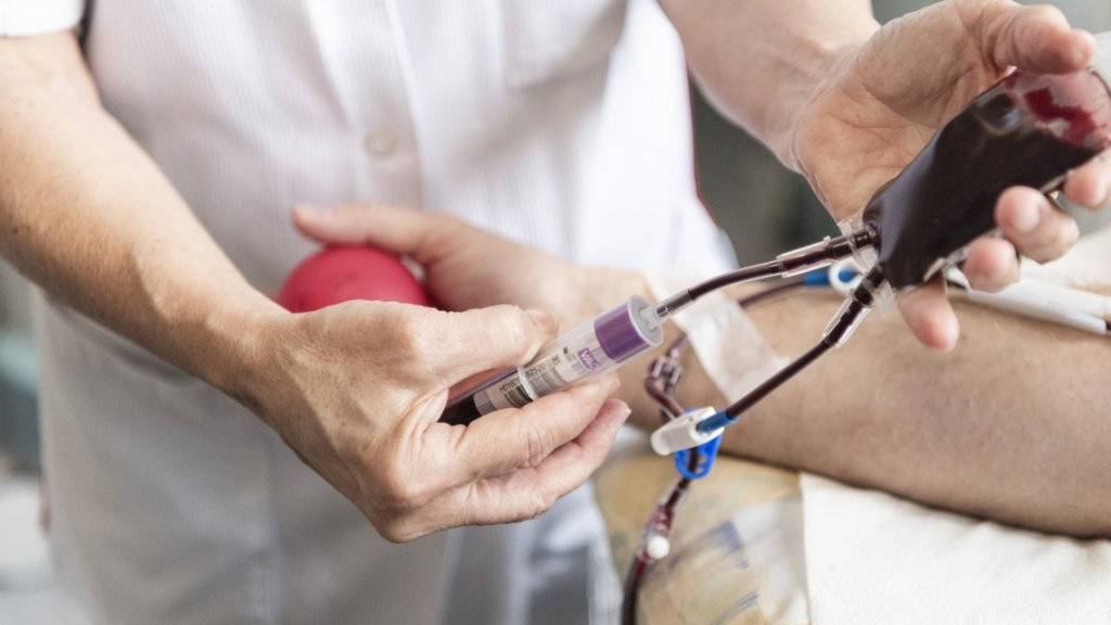 Blutspenden werden in der Schweiz ab Herbst neu auch auf Hepatitis E untersucht. (Archivbild)