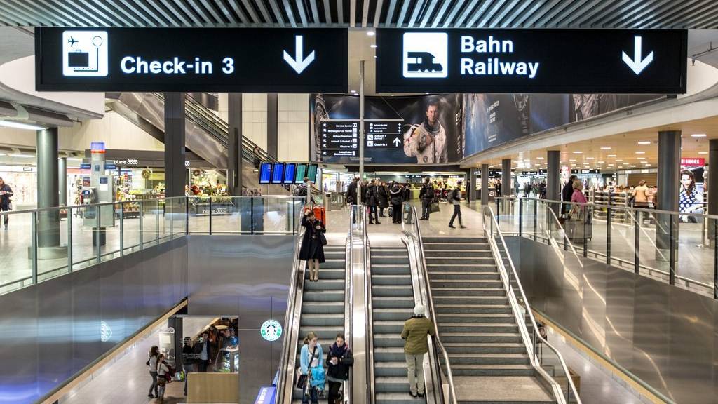 Der Flughafen Zürich ist für den Zugverkehr momentan nicht erreichbar (Archiv)