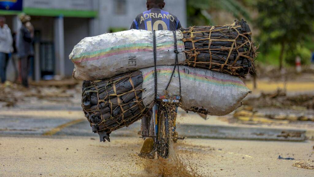In Ruanda sind Velos wichtige Transportmittel für den Alltag und den Gütertransport, insbesondere in ländlichen Gebieten
