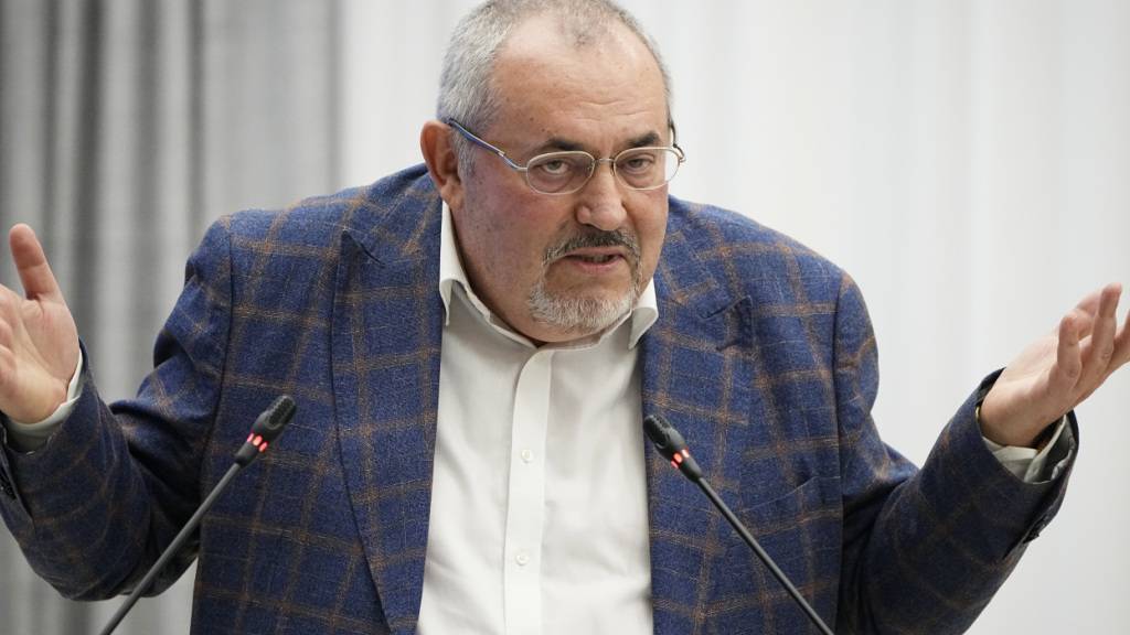 ARCHIV - Boris Nadeschdin, ein liberaler russischer Politiker, reagiert während einer Sitzung der Zentralen Wahlkommission Russlands. Foto: Alexander Zemlianichenko/AP/dpa/Archivbild