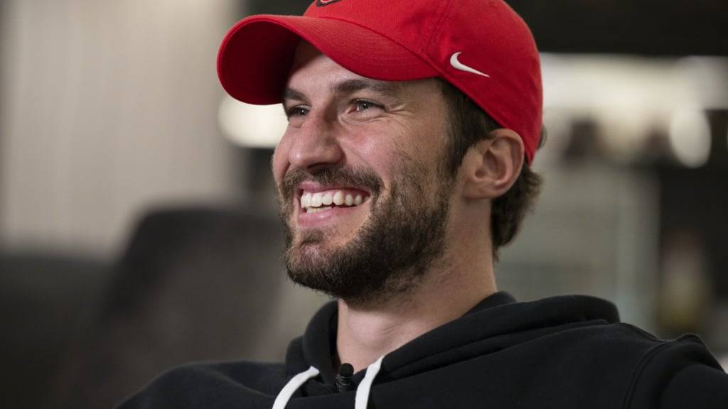 Roman Josi, der verletzte Captain der Schweizer Nationalmannschaft, unterstreicht den positiven Einfluss von Trainer Patrick Fischer und Sportdirektor Lars Weibel