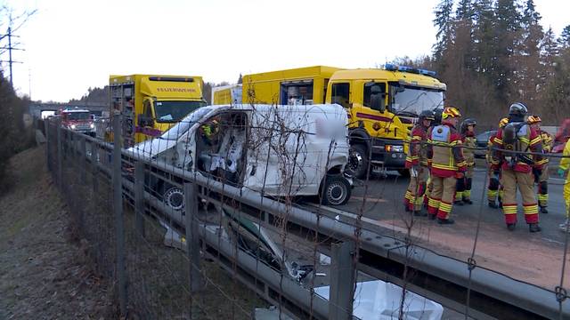 1 Stunde Stau nach Unfall auf A1 Richtung Zürich