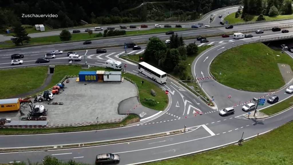 Reiseverkehr: Bis zu 20 km Stau am Gotthard nach Fahrzeugbrand