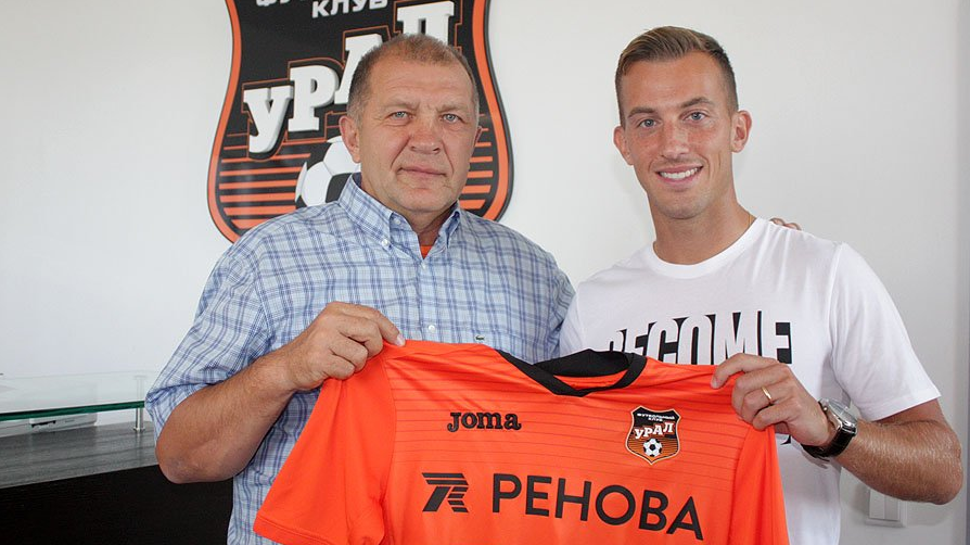Aratore habe einen «langjährigen Vertrag» mit dem FC Ural abgeschlossen, schreibt der Club auf Twitter.