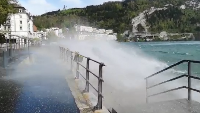 Unruhiger Vierwaldstättersee: Föhnsturm in Brunnen