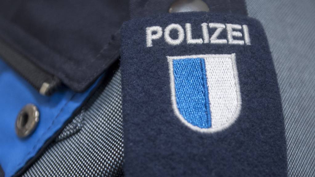 Ein Luzerner Polizei wurde von einem Mann geschlagen und bedroht. (Symbolbild)