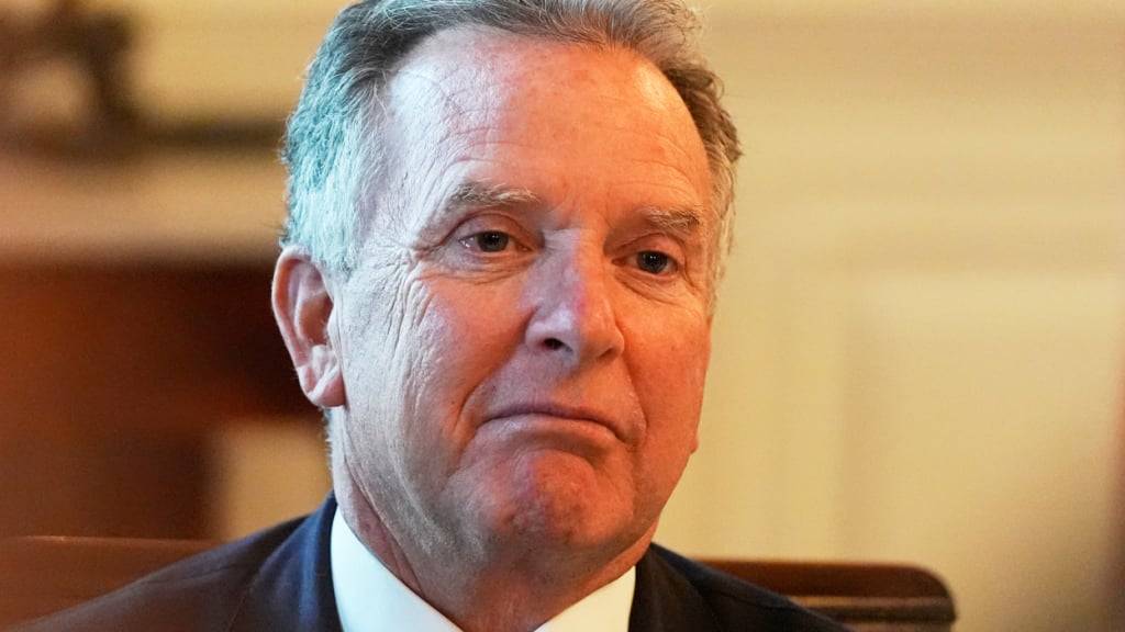 ARCHIV - Der Sondergesandte des Weißen Hauses, Steve Witkoff, sitzt am Tisch bei einem Treffen von US-Präsident Trump mit Netanjahu. Foto: Alex Brandon/AP/dpa/Archivbild