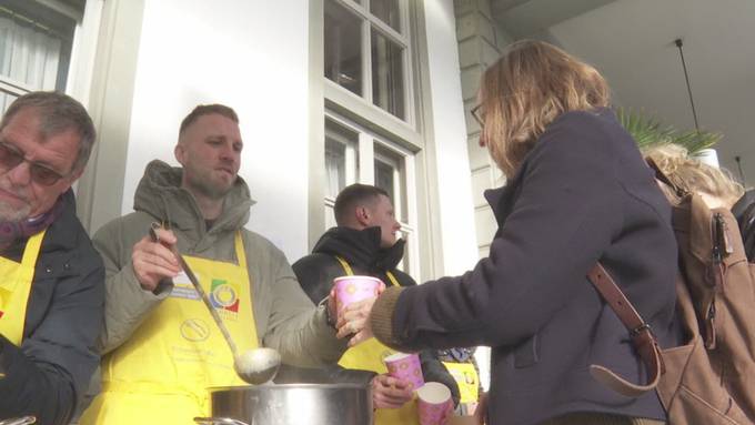 So war der Suppentag vor dem Schweizerhof Luzern