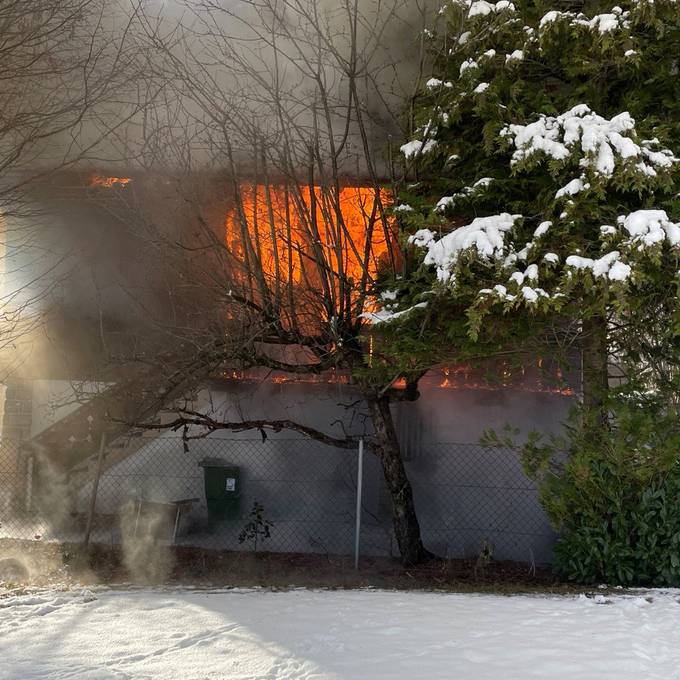 Einfamilienhaus in Unterseen brennt aus
