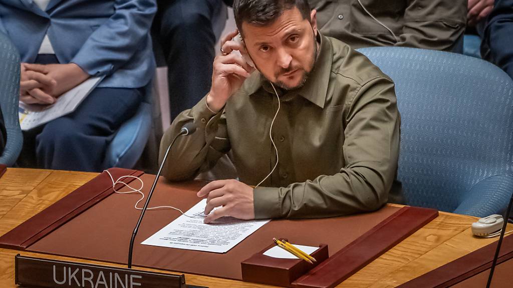 dpatopbilder - Nach seiner Rede hat der Präsident der Ukraine Wolodymyr Selenskyj die Sitzung des UN Sicherheitsrats verlassen. Foto: Michael Kappeler/dpa