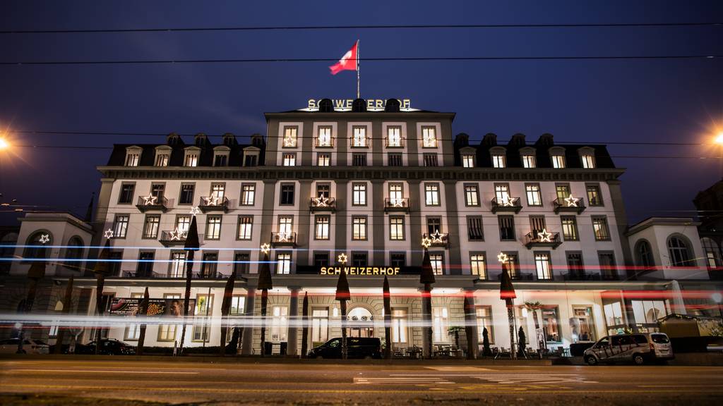Die Übernachtungen der Luzerner Hotels, im Bild das Schweizerhof, haben sich im November 2020 gegenüber Vormonat halbiert. 