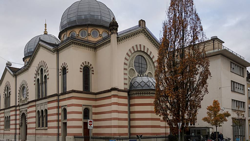 Ein 56-jähriger Häftling durfte nicht an der Bar Mitzwa seines ältesten Enkels teilnehmen. Die Behörden schätzten die Fluchtgefahr als zu gross ein. Im Bild die Grosse Synagoge in Basel. (Archivbild)