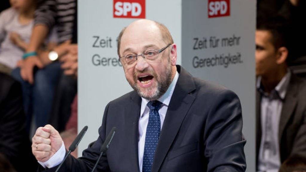 Der SPD-Kanzlerkandidat und künftige Parteivorsitzende, Martin Schulz, hält in Berlin seine erste Rede. Er plädiert für soziale Gerechtigkeit und eine klare Abgrenzung gegen Rechts.
