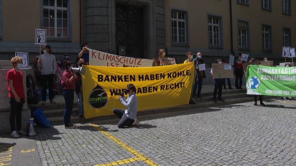 Sitzblockade vor der Crédit Suisse: Klimaaktivisten zu bedingten Geldstrafen verurteilt