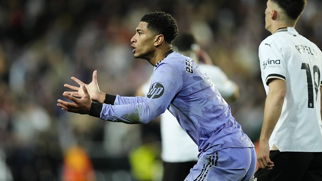 Jude Bellingham traut seinen Ohren nicht: Schiedsrichter Manzano pfiff Sekunden vor seinem Treffer zum vermeintlichen 3:2 ab