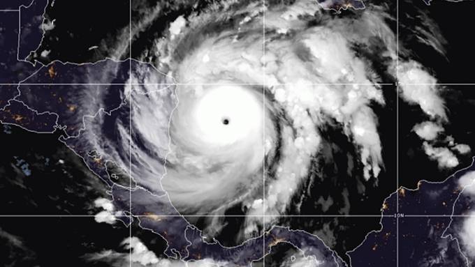 Hurrikan «Iota» erreicht höchste Gefahrenstufe