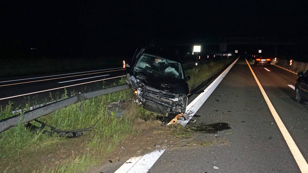 Ein angetrunkener Autofahrer verunfallte in der Nacht auf Samstag bei Hüttlingen.