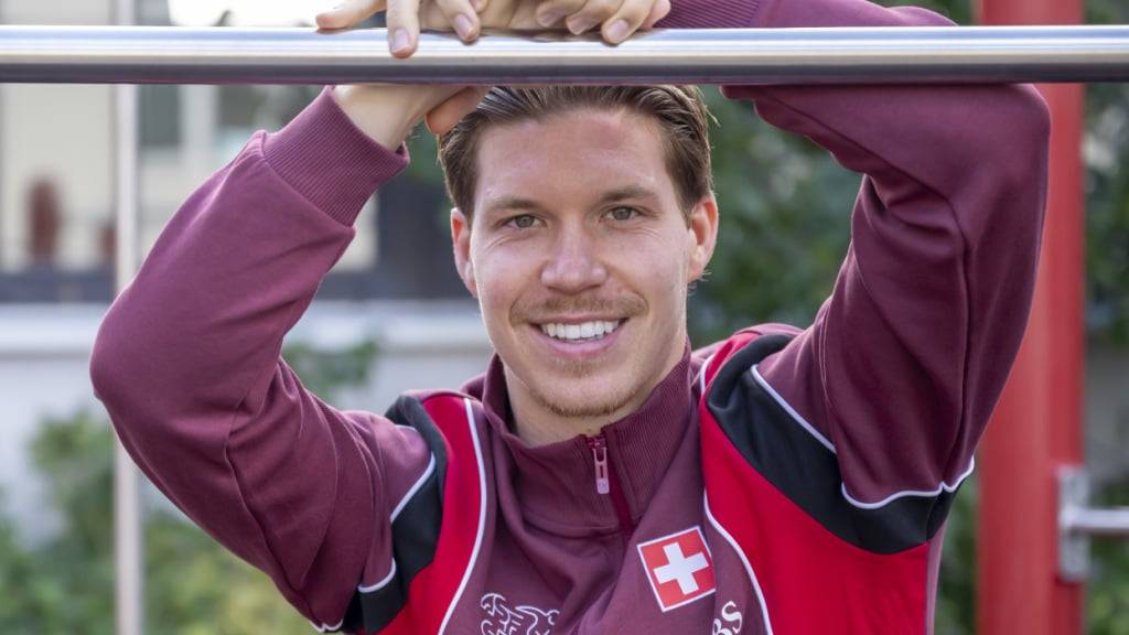 Cedric Itten lacht - der 28-Jährige ist im Rahmen der WM-Qualifikation zurück im Nationalteam