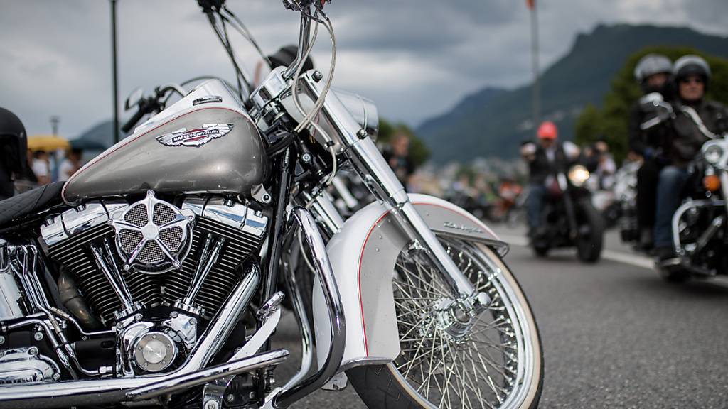 Der Motorradbauer Harley-Davidson hat Gewinn und Erlöse im dritten Quartal trotz weltweiter Lieferkettenprobleme kräftig gesteigert. (Archivbild)