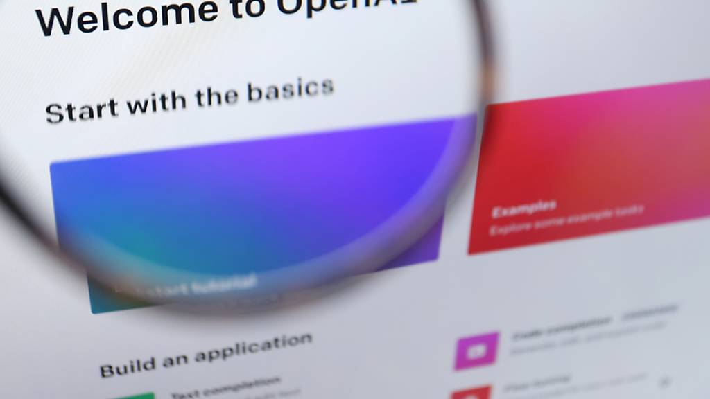 Blick auf die Startseite des mit künstlicher Intelligenz arbeitenden Textroboters ChatGPT der Firma OpenAI. (Archivbild)