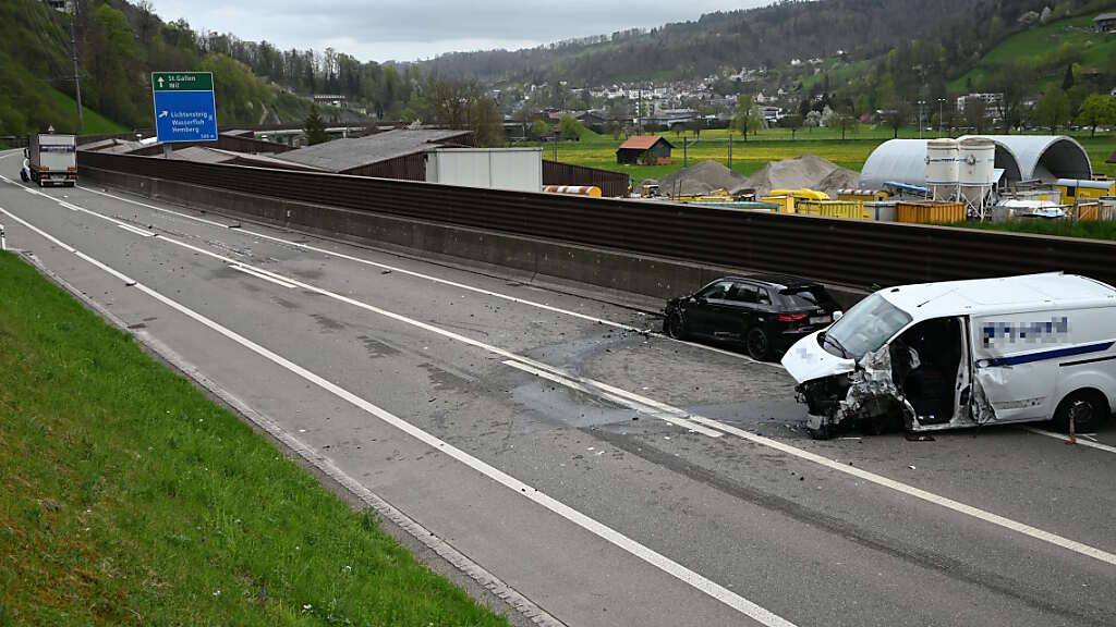 Mann verletzt sich bei Frontalkollision bei Wattwil SG