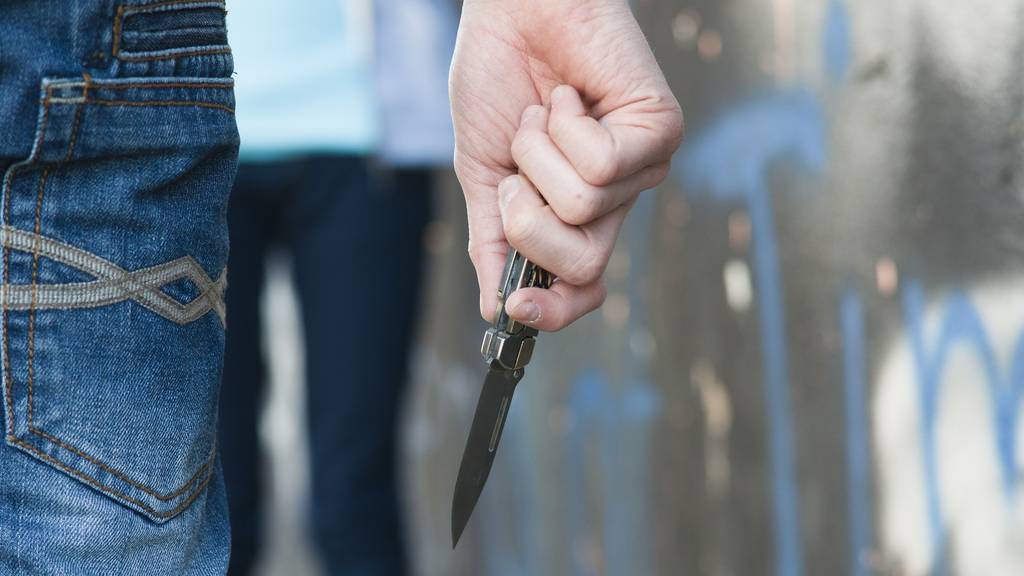 Männer gehen mit Messer aufeinander los – beide verletzt im Spital