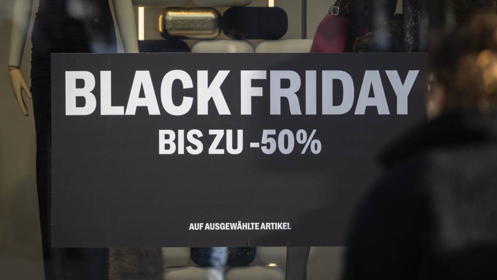 In der Schweiz haben die Detailhändler am Rabatttag Black Friday weniger Umsatz gemacht. Das zeigt eine Auswertung von Daten zu bargeldlosen Zahlungen.(Symbolbild)