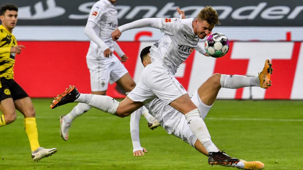 Nico Elvedi brachte mit dem Kopf Mönchengladbach gegen Dortmund 1:0 in Führung traf später auch noch zum 2:2.