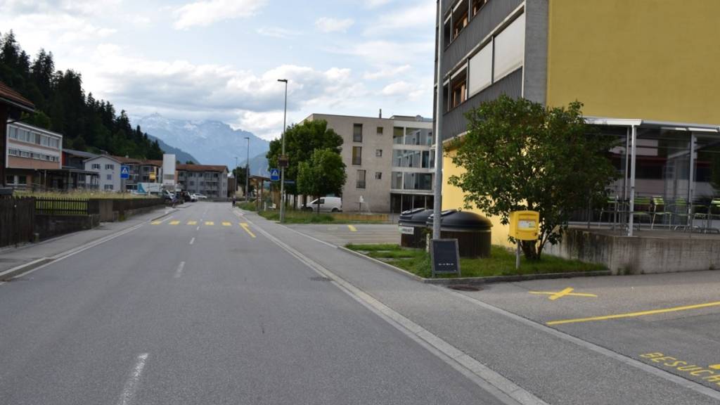 Eine 14-Jährige wurde am Freitag in Thusis GR bei einem Unfall mit einem Lastwagen schwer verletzt. Sie wollte einen Fussgängerstreifen überqueren.