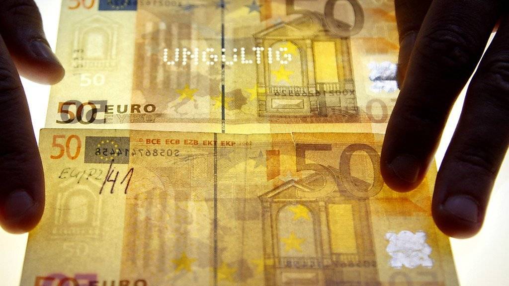Zwei junge Geldfälscher haben in Deutschland gewerbsmässig falsche Euro-Scheine hergestellt. (Symbolbild)