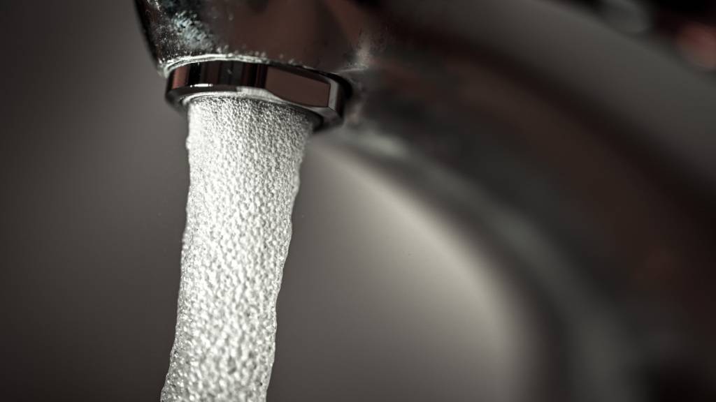 In den USA wird Fluorid dem Trinkwasser zugesetzt. Einer neuen Studie zufolge hat dies keine negativen Auswirkungen auf Neugeborene. (Symbolbild)