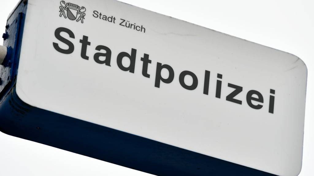 Die Zürcher Stadtpolizei fahndete am Freitag nach zwei unbekannten Männern, die ein Juweliergeschäft am Lindenplatz in Zürich Altstetten überfallen haben. (Symbolbild)
