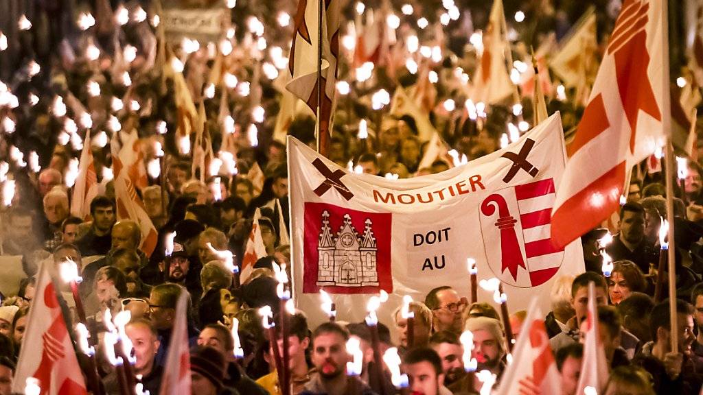 Hunderte gegen den Verbleib bei Bern: Kundgebung in Moutier vom Freitagabend.
