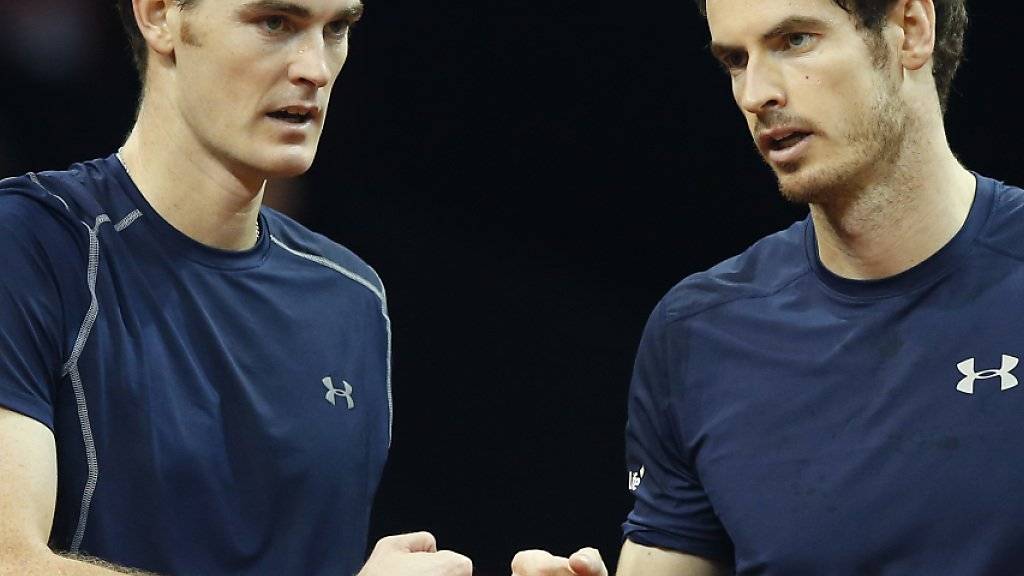 Jamie Murray (li) und Andy Murray gewinnen wegweisendes Davis-Cup-Doppel
